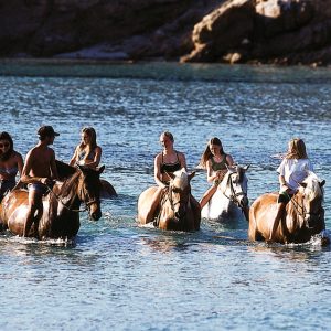 FKK-Urlaub in La Chiappa auf Korsika - Reiten im Meer
