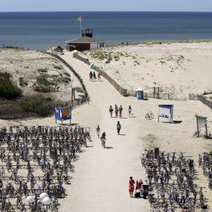FKK-Urlaub CHM Montalivet Atlantikküste Frankreich - Fahrräder am Strand