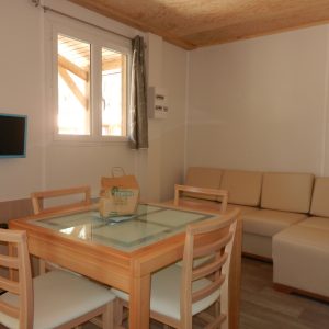 FKK-Urlaub Euronat Atlantikküste Frankreich - Bungalow Estuaire Wohnraum