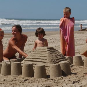 FKK-Urlaub Euronat Atlantikküste Frankreich - Familie am Strand