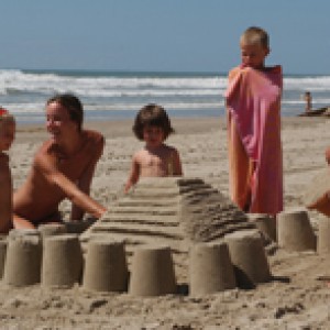 FKK-Urlaub Euronat Atlantikküste Frankreich - Familie am Strand