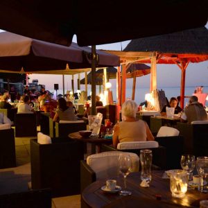 FKK-Urlaub mit Miramare Reisen in Riva Bella Korsika Frankreich - Restaurant am Abend