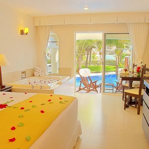 FKK-Urlaub Hidden Beach Resort Cancun Mexiko - Swim-up-Jacuzzi-Junior-Suite