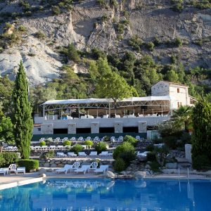 Miramare Reisen - FKK-Urlaub l'Origan Provence Frankreich - Pool und Restaurant