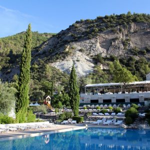 FKK-Urlaub Domaine l'Origan Provence Frankreich - Blick auf Pool und Restaurant