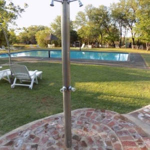 FKK-Urlaub SunEden Pretoria Südafrika - Dusche am Pool