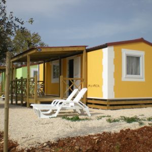 FKK-Urlaub Naturist Kamp Ulika Istrien Kroatien - Mobilhome gelb