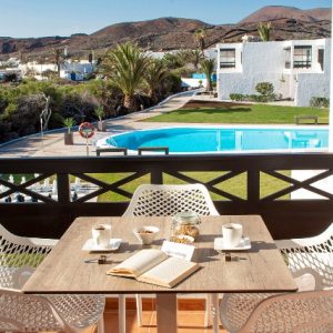 FKK-Urlaub mit Miramare Reisen - Castillo de Papagayo Lanzarote - Blick auf den FKK Pool