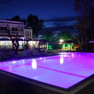 FKK-Urlaub Naturist Angel Club Hotel Rhodos Griechenland - Pool bei Nacht