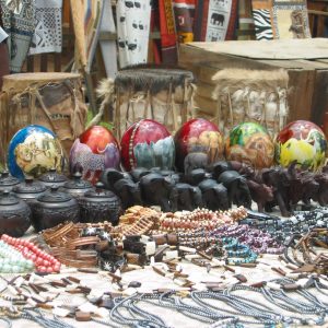 Miramare Reisen - FKK-Rundreisen Südafrika - lokaler Markt mit Souveniers