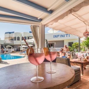 FKK Urlaub auf Fuerteventura - Fuerteventura Naturist Sun Club Corralejo - Adults only Resort Pool Bar
