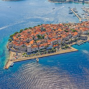 Kleine FKK-Kreuzfahrt vor der kroatischen Küste Korcula