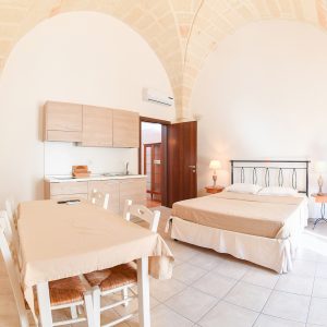 FKK-Urlaub mit Miramare Reisen - FKK Grottamiranda Italien/Apulien Appartement Ostuni Wohnbeispiel