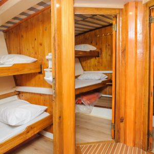 FKK Urlaub mit MIRAMRE REISEN - MS Providnost kreuzt in der Adria