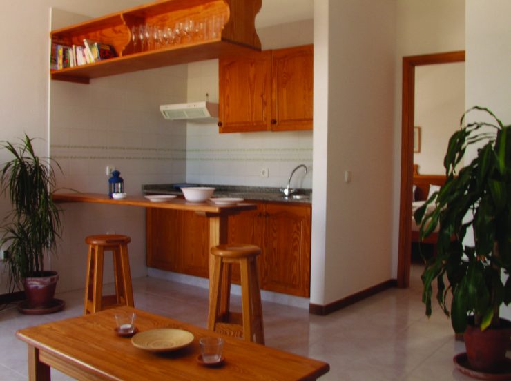 FKK-Urlaub Casa Finisterre Lanzarote Kanarische Inseln - Eßplatz mit Küchenzeile