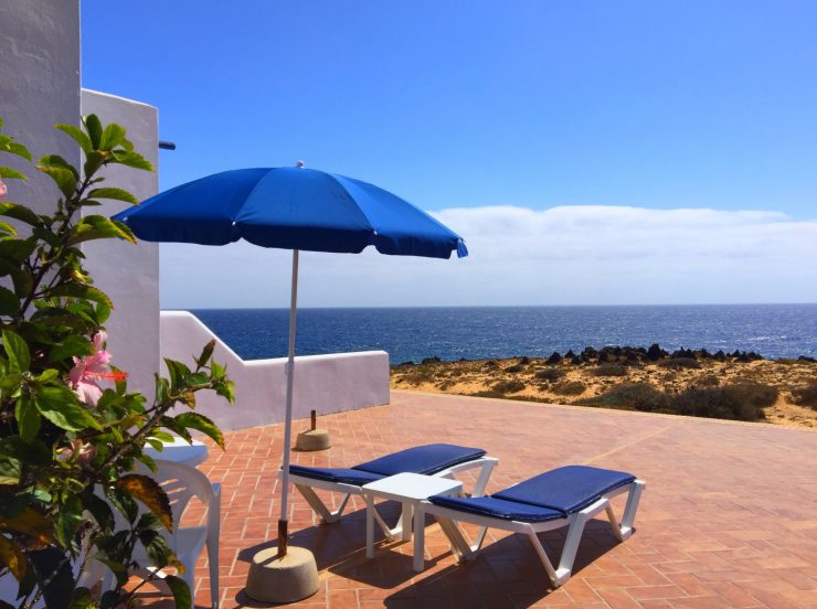 FKK-Urlaub Casa Finisterre Lanzarote Kanarische Inseln - Terrasse mit Meerblick