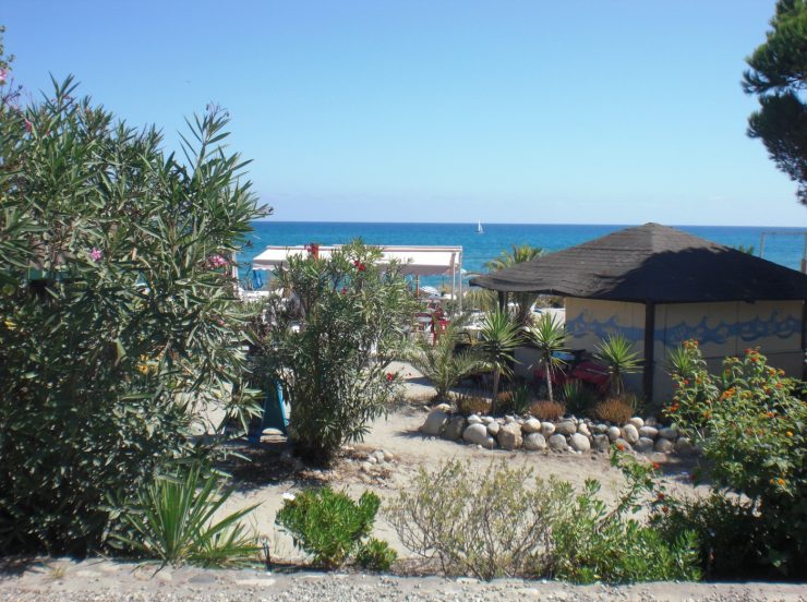 FKK-Urlaub Club Corsicana mit Tropica Korsika - Blick zum Strand