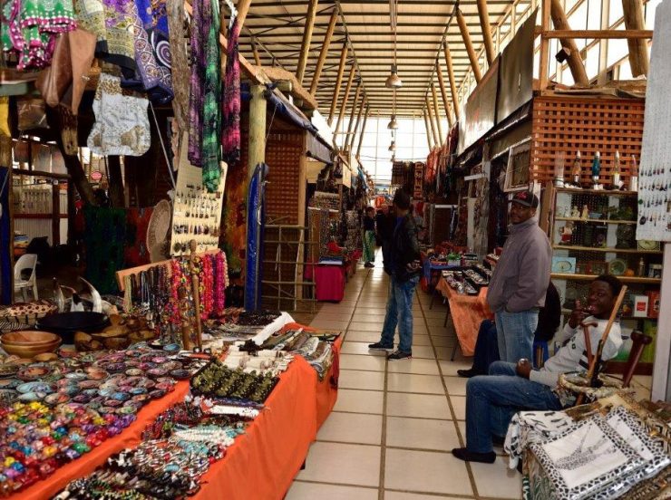 FKK Urlaub mit MIRAMARE REISEN - FKK-Rundreise Südafrika - Chameleon - Markt