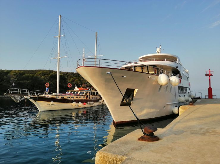 FKK Urlaub mit Miramare Reisen Die kleine Luxusyacht - FKK Kreuzfahrt an der Kroatischen Küste
