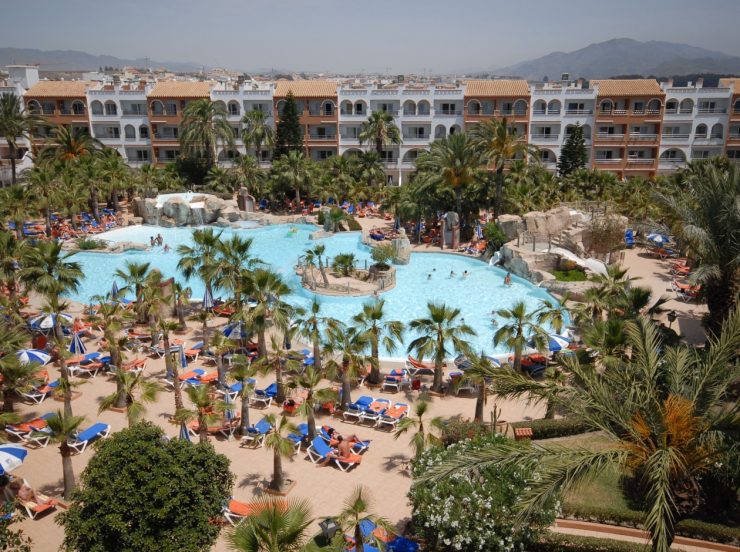 FKK-Urlaub Hotel Vera Playa Club Vera Spanien - Innenhof mit Pool