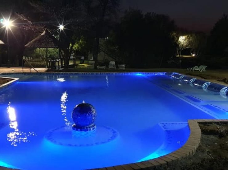 FKK-Urlaub mit Miramare Reisen - SunEden Südafrika der neue Pool bei Nacht