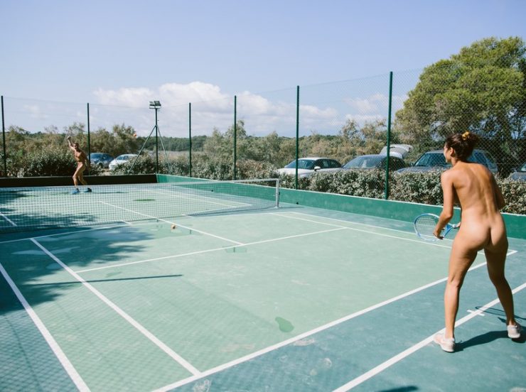 FKK-Urlaub mit Miramare Reisen in Riva Bella Korsika Frankreich - Tennis