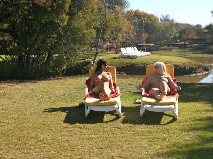 FKK-Urlaub SunEden Pretoria Südafrika - Damen am Pool