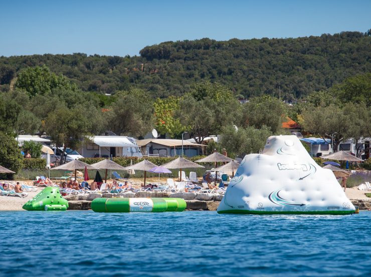 FKK-Urlaub Valalta Rovinj Kroatien - FKK Wasserpark mit Spielgeräten