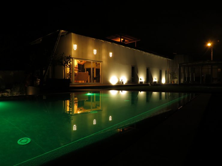FKK-Urlaub mit Miramare Reisen: Vilapura in Portugal mit großem neuem FKK-Pool - Pool bei Nacht